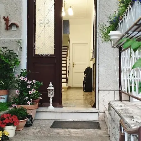 Gostinjska kuća By Izola